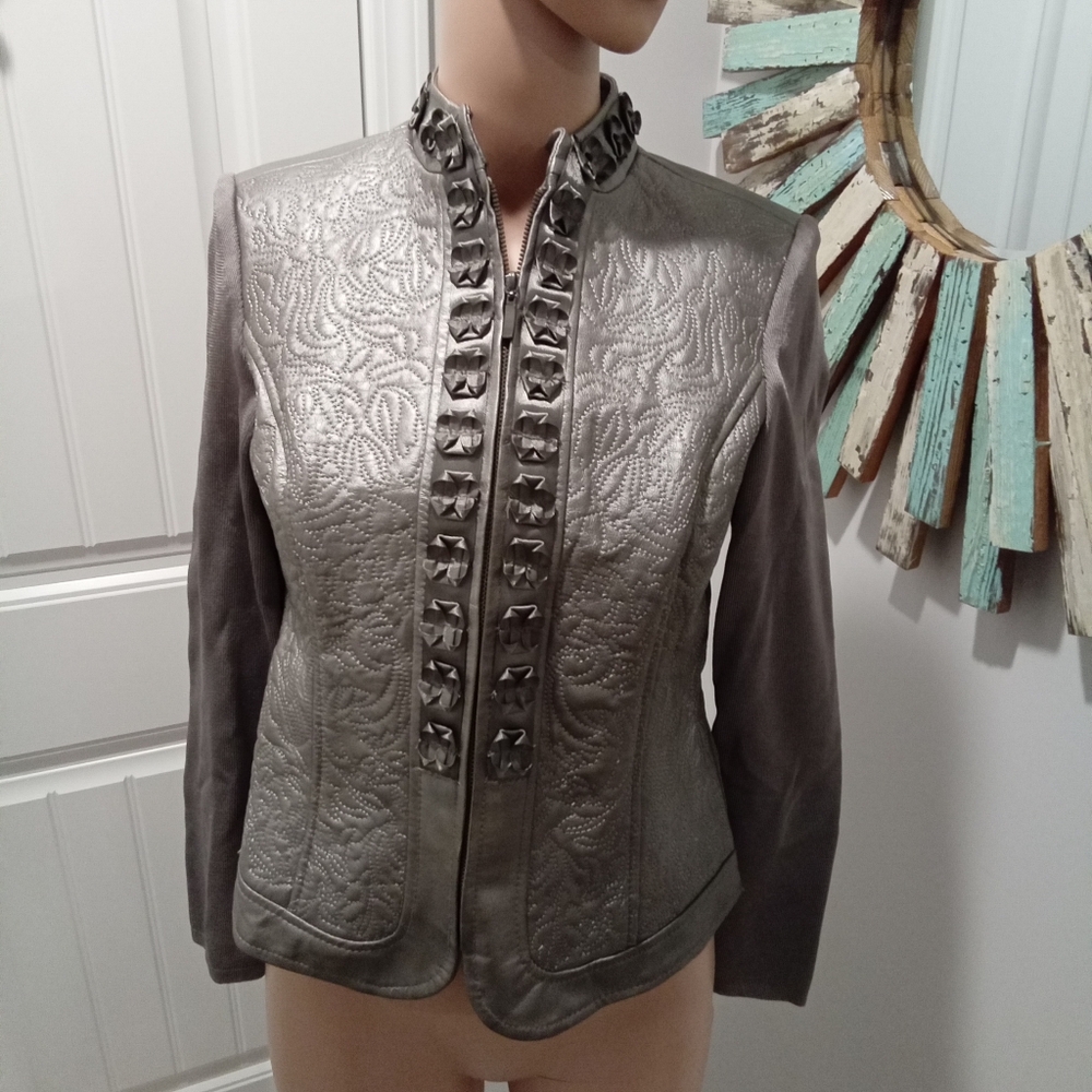 Nygard Collection Size Petite 4-6. Women's Gray Metallic Leather & Knit Jacket